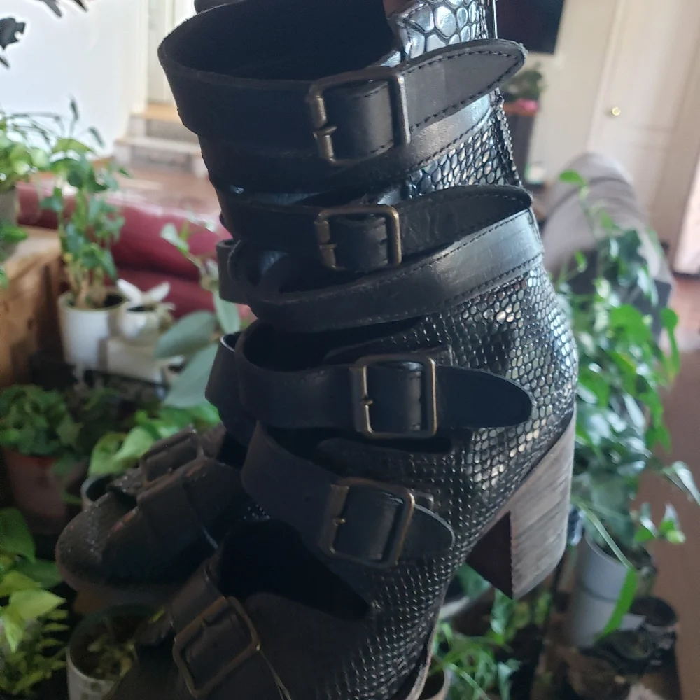 Freebird By Steven OG Bond Black Snakeskin Heeled Sandals Size 8 - Picture 7 of 8